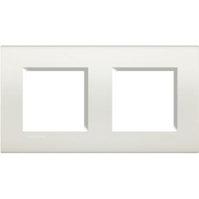 Placa embellecedora Livinglight de color Blanco - 2 x 2 módulos