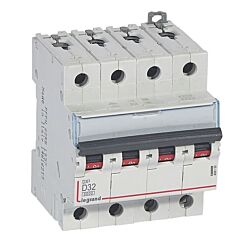 Magnetotérmico dx³ 6000/10 ka - 4p - 400 v~ - 32a - curva d