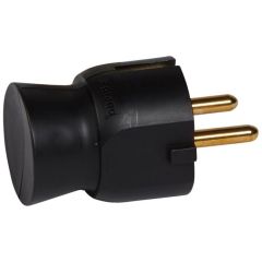 Clavija 2p+t 16a. salida cable lateral. diseño compacto. negro