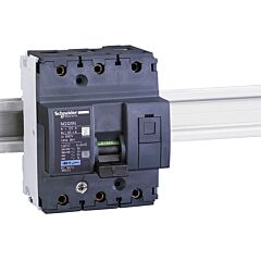 Magnetotérmico, acti9 ng125n, 3p, 125 a, d curva, 25 ka (iec 60947-2)