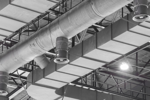 Descubre las diferencias entre un extractor de aire industrial y un ventilador y los nuevos climatizadores evaporativos de Soler&Palau