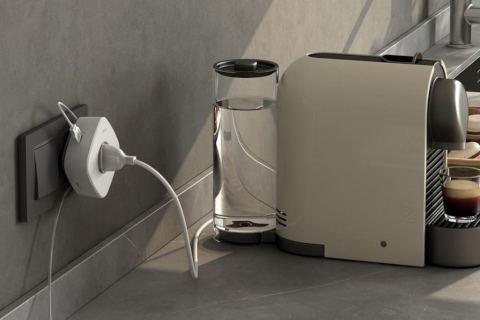 Nuevo adaptador blanco con toma 16A, 2 puertos USB tipo A y 1 puerto USB tipo C inteligente de Simon