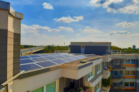 La CNMC simplifica los trámites en la contratación, facturación y reclamación de autoconsumo eléctrico en España