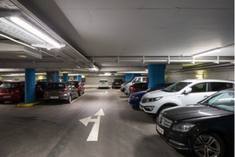 Consejos LEDVANCE para la iluminación eficiente, segura y sostenible de aparcamientos y garajes
